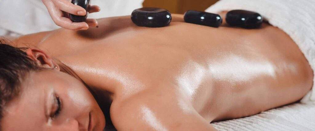 Masajes con piedras calientes